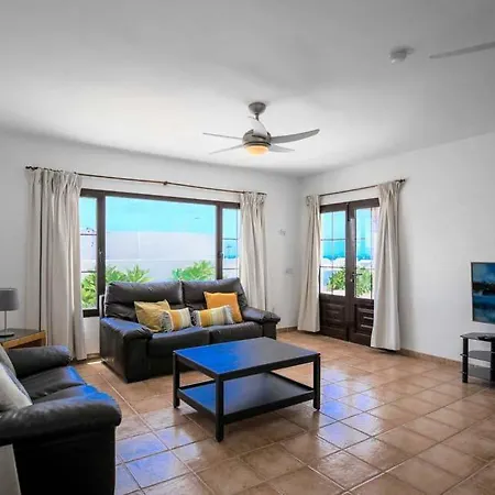 Puerto Del Carmen Sleeps 6 Pool Wifi Villa