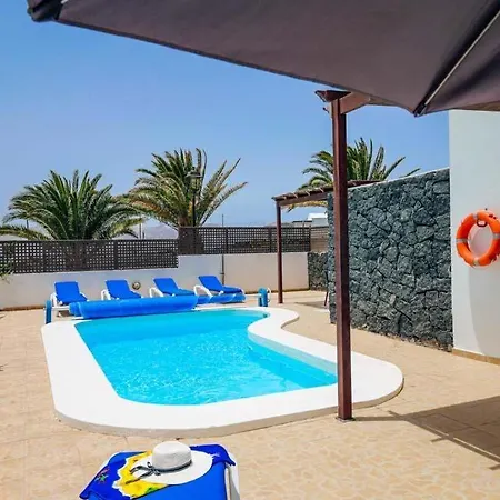 Puerto Del Carmen Sleeps 6 Pool Wifi Villa