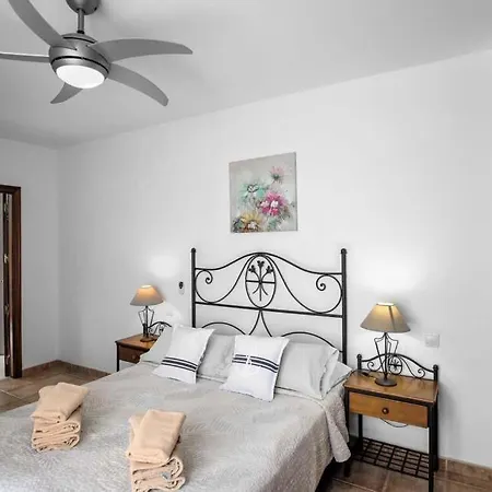 Villa Puerto Del Carmen Sleeps 6 Pool Wifi *