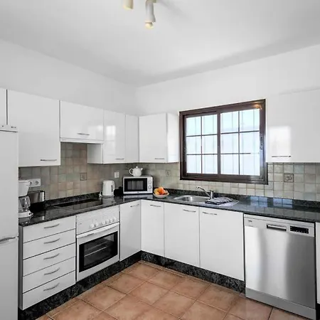 Puerto Del Carmen Sleeps 6 Pool Wifi Villa *