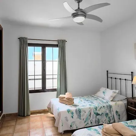Puerto Del Carmen Sleeps 6 Pool Wifi Villa