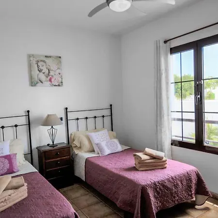 Puerto Del Carmen Sleeps 6 Pool Wifi *